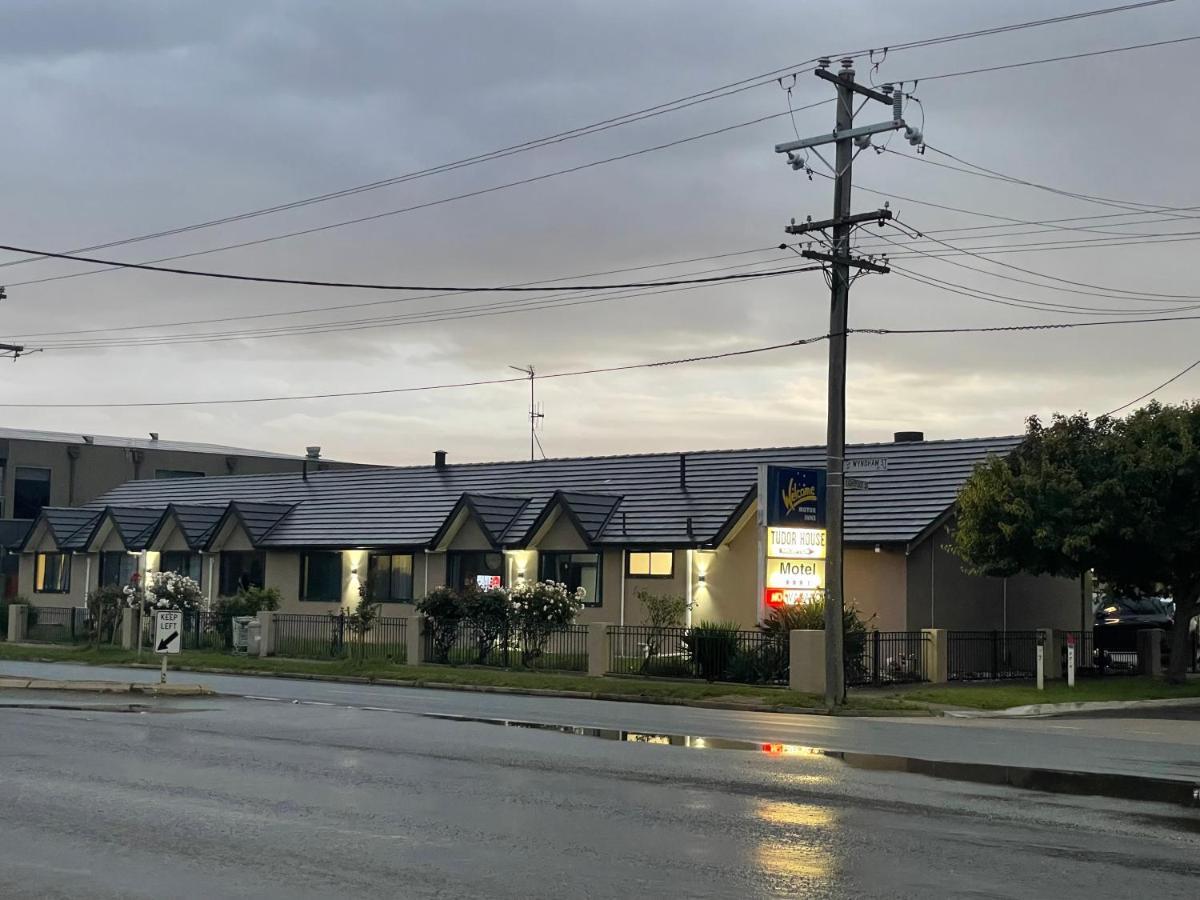 Shepparton Motor Inn Tudor House Motel Exterior photo
